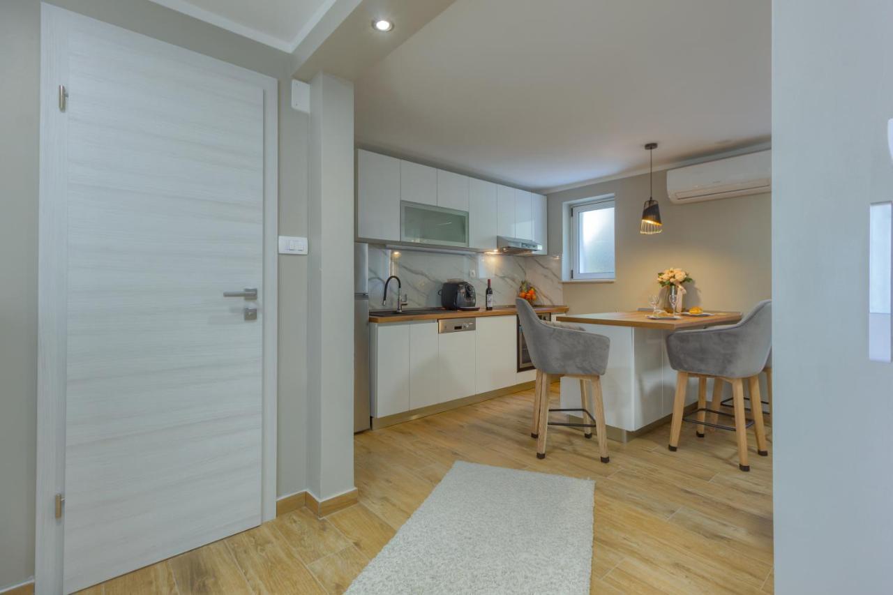 Apartments Pepa โปดสตรานา ภายนอก รูปภาพ