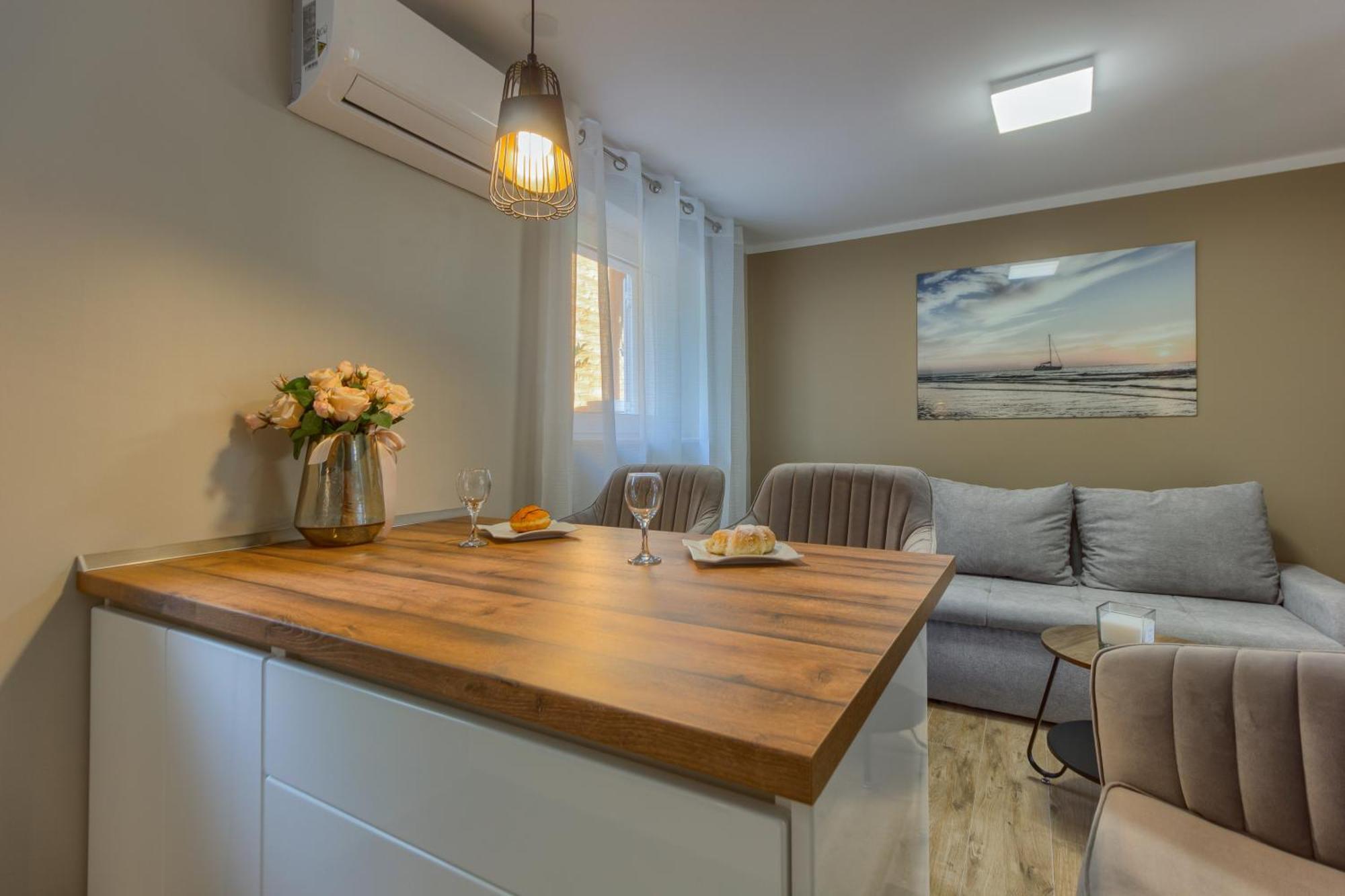 Apartments Pepa โปดสตรานา ภายนอก รูปภาพ